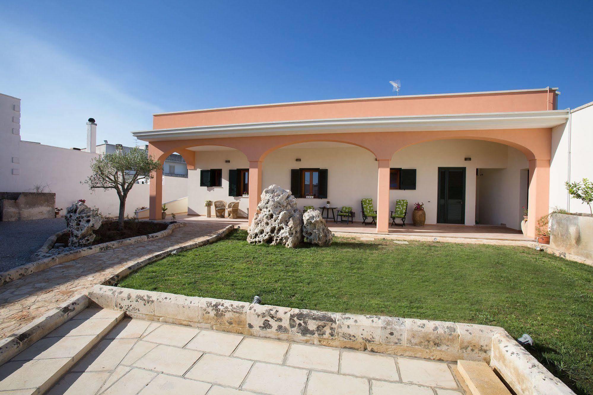 Bed and Breakfast Casina Dei Nonni Carpignano Salentino Exterior foto